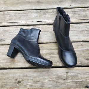 Clarks Bendables Black Leather Chunky Heel Side Zip Ankle Boots Booties 8.5